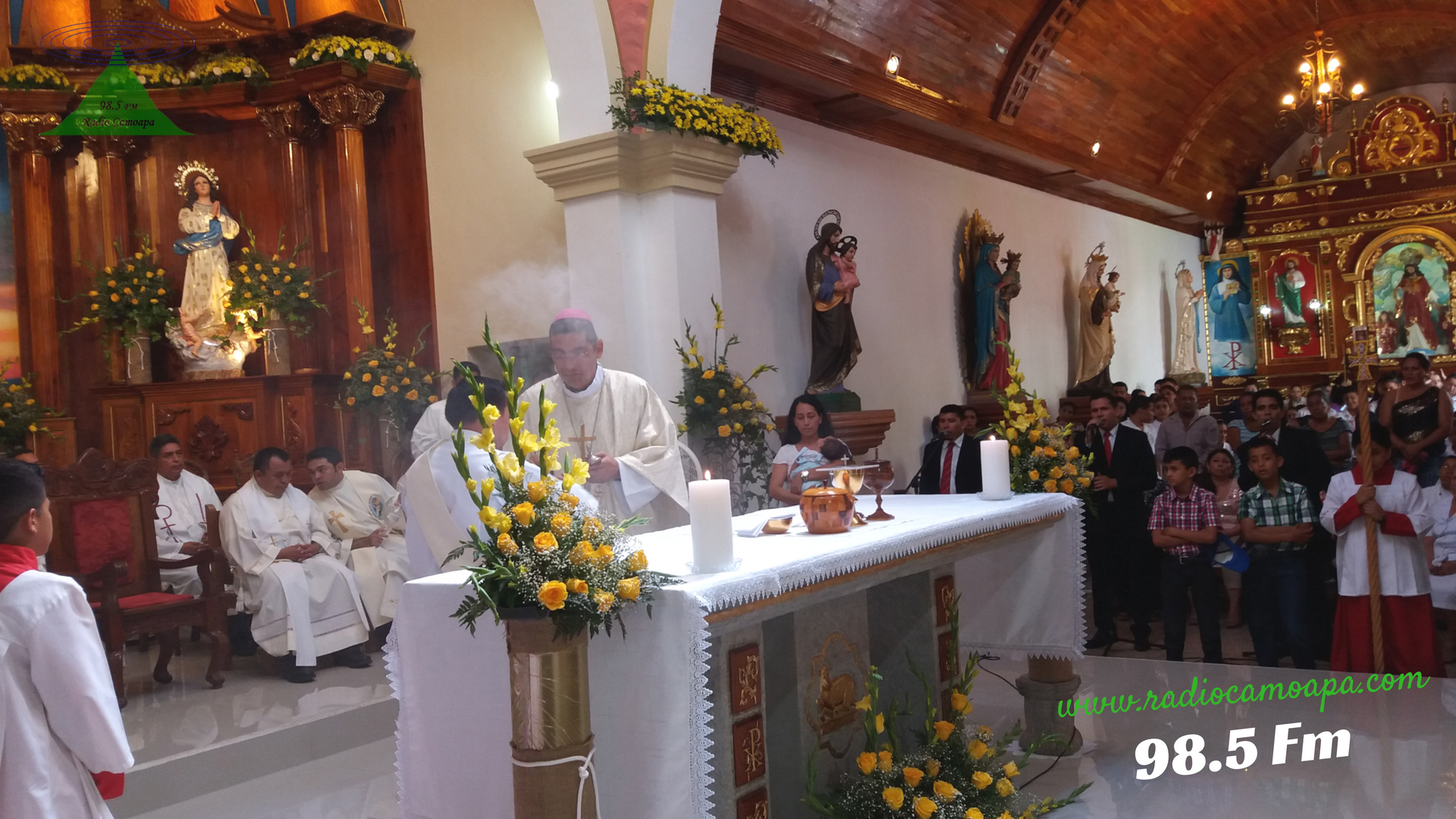 Obispo de la diosesis de Granada, monseñor Jorge Solórzano preside misa solemne