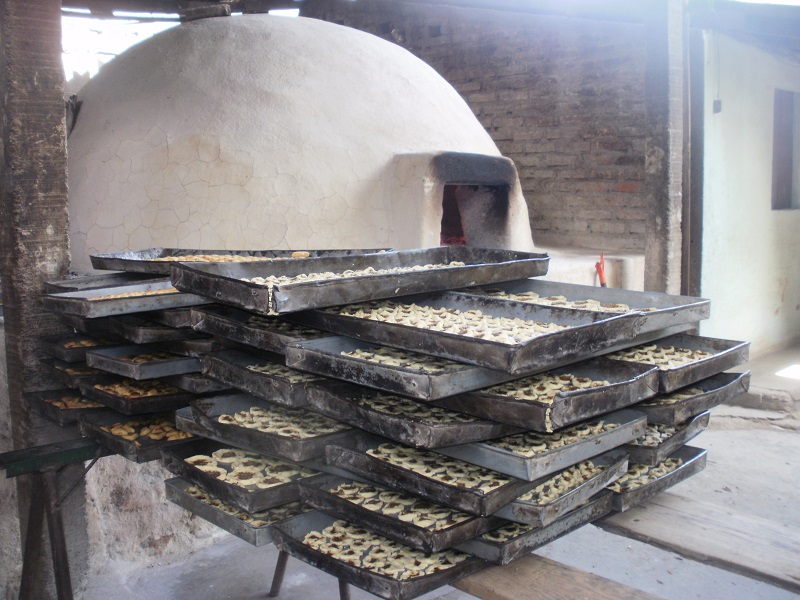 Los hornos de los más de 52 talleres de la industria de las famosas rosquillas somoteñas siguen funcionando a pesar de los altos costos de la materia prima para la elaboración de este producto gastronómico en el municipio de Yalagüina y Somoto, en el departamento de Madriz.